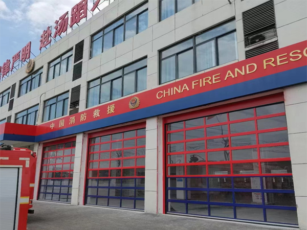 如何选择适合兰州工业提升门的材料和结构